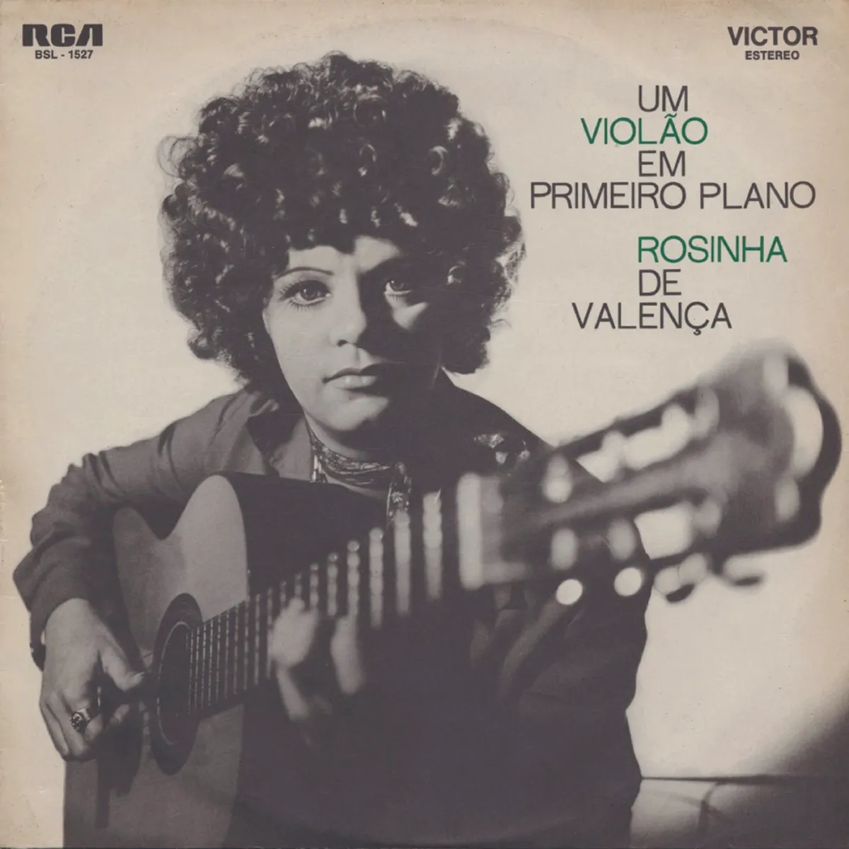 Cover of Um violão em primeiro plano