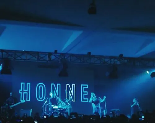 HONNE