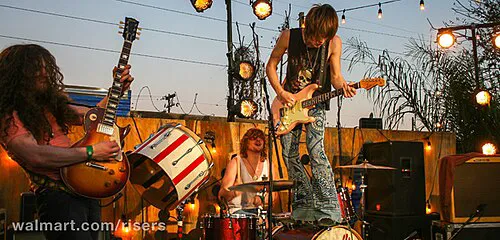 Tyler Bryant & The Shakedown